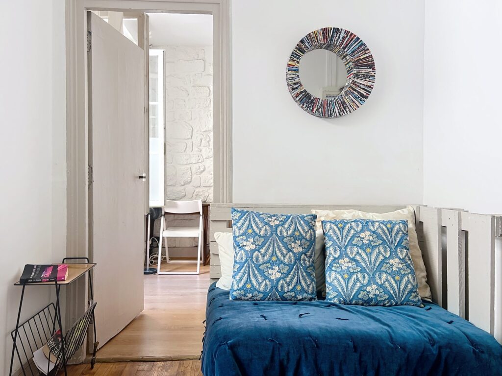 Paris 7 – Métro Varenne – A 2 pas du Bon Marché – Petit 2P