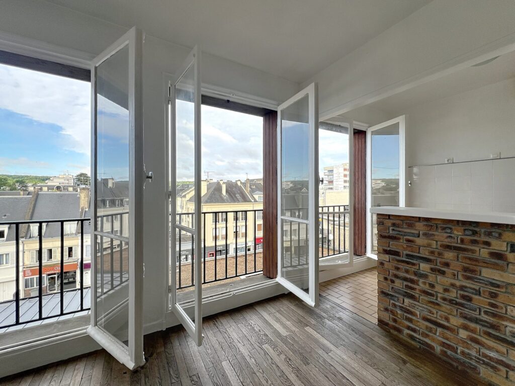 27 – Vernon- Studio dans le centre ville – Vue dégagée