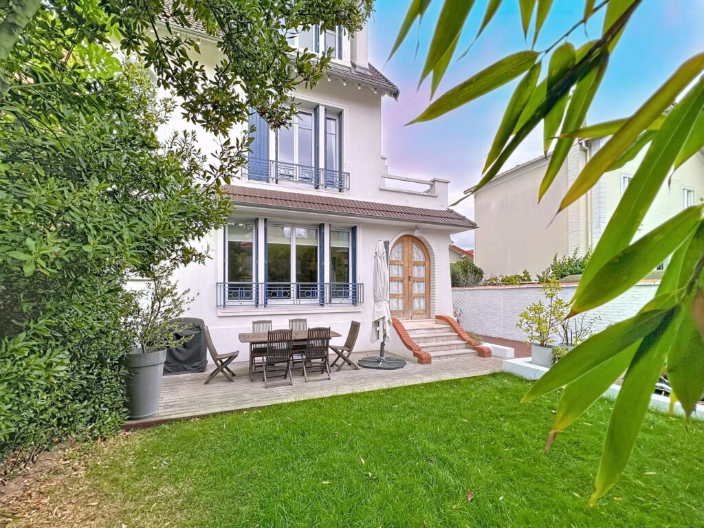 92 – Bois-Colombes – Maison années 50 rénovée avec goût – Avec Annexe indépendante de plain-pied