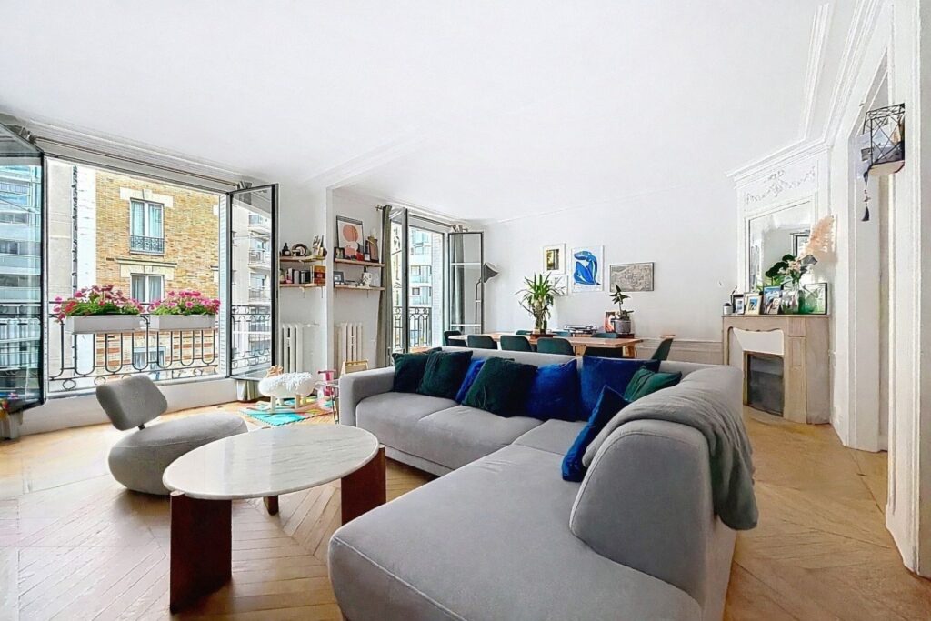 Paris 15 – 4 pièces parquet moulures cheminées sans travaux