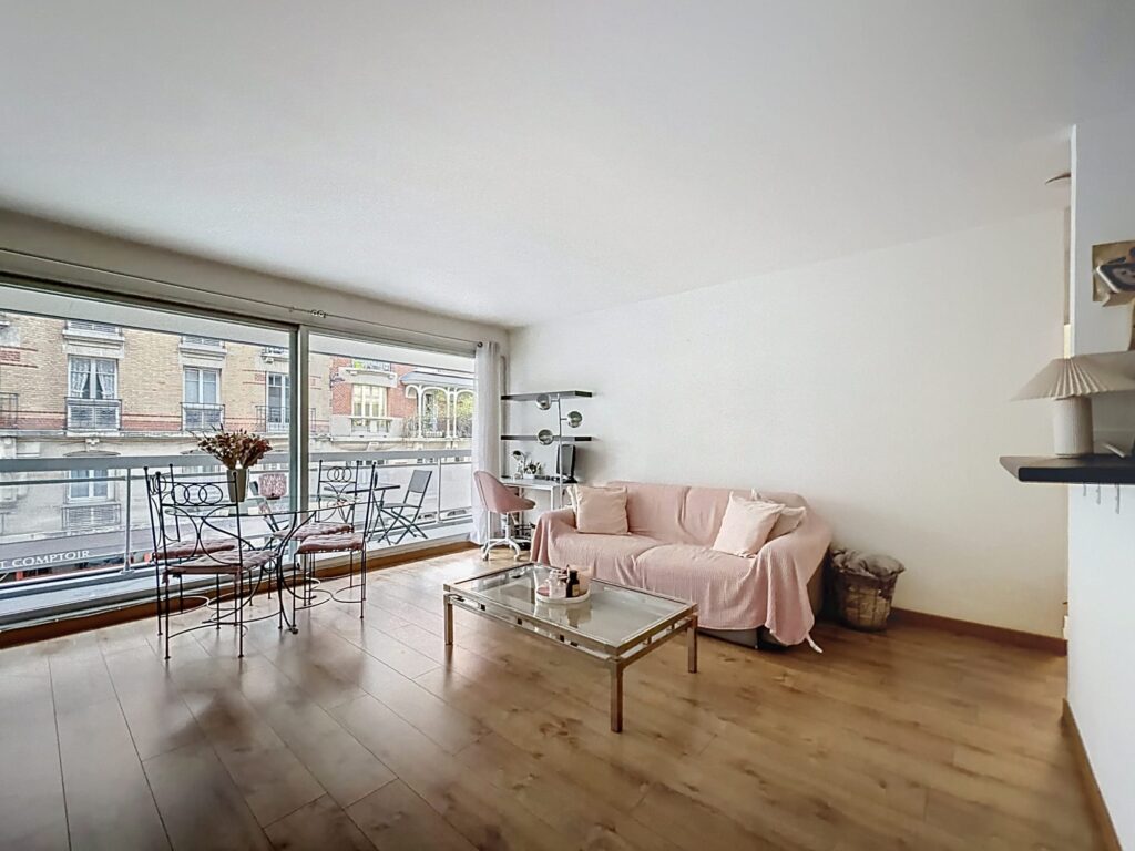 Paris 15 – 2 pièces avec balcon, cave et parking